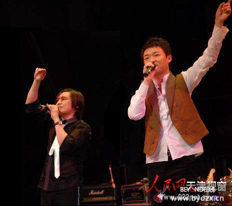 刘嘉亮受邀叶世荣演唱会 二人共唱Beyond难忘经典 2009031501.jpg