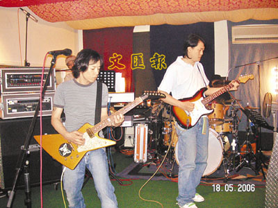 周末音乐会 黄贯中冒风彩排 2006051901.jpg