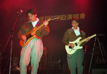 Beyond-[1988年苹果牌演唱会完整版(Live)] 1-200430164Q3-51.jpg